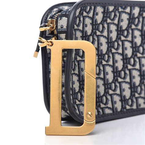 diorquake dior oblique clutch